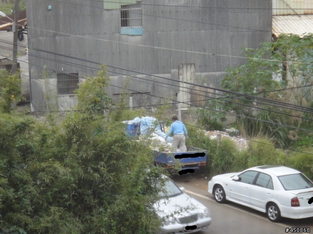疑似傾倒建築用廢棄物?