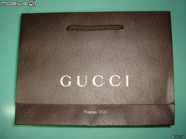 [開箱]GUCCI i Phone 4手機套(補手機放入照片)