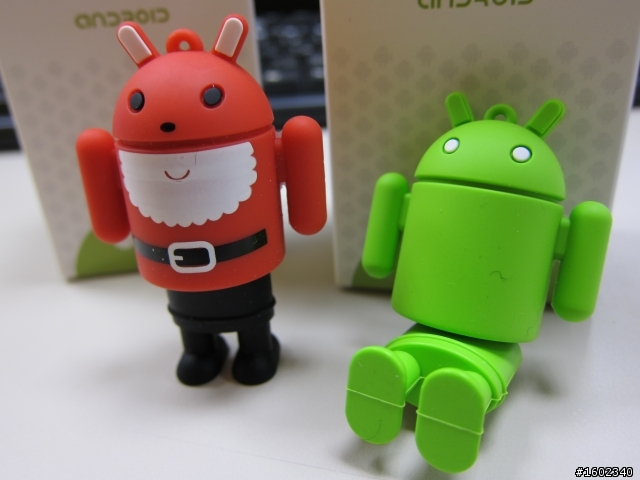 Android公仔也應景推出聖誕老公公版本隨身碟了!!