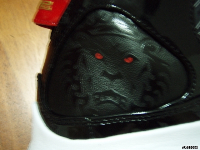 [分享]一雙定價5200的籃球鞋.....LEBRON VII P.S.