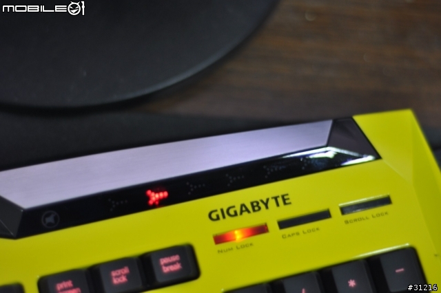 我的聖誕節禮物...技嘉K8100電競鍵盤