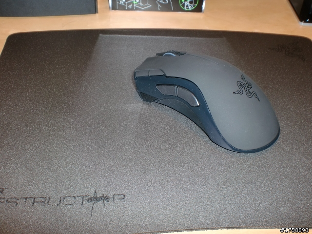 RAZER 曼巴蛇滑鼠及巨蟻鼠墊開箱文