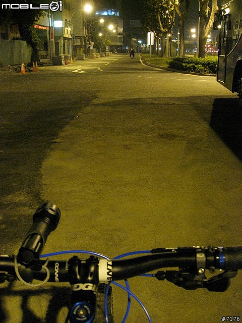 2011 GIANT Trance X2 開箱文 （圖多）2010/12/16 新增爆亮頭燈！2011/03/19 新增GARMIN EDGE 800!