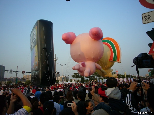 今天夢時代氣球大遊行.......