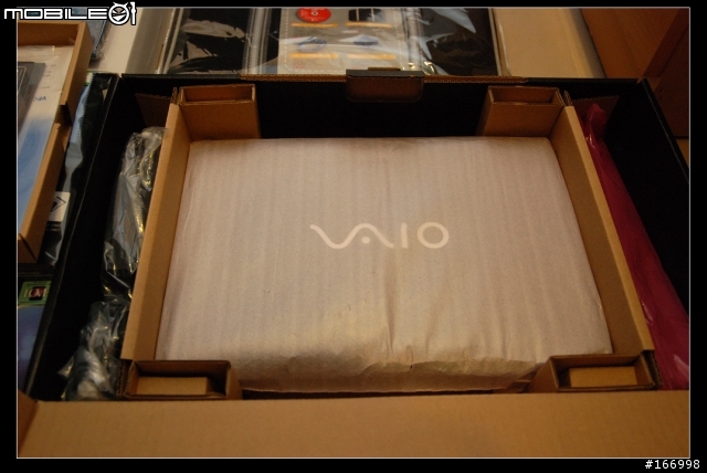 [開箱文] 遲來的開箱文~入手超高CV值的SONY VAIO S136~凹到難凹的隱藏版贈品