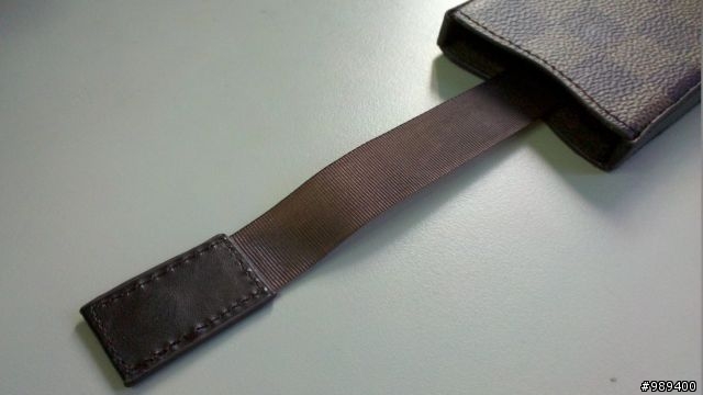 【開箱】遲了一個月的iPhone4開箱--同場加映質感橫格紋皮套與白色防塵塞組