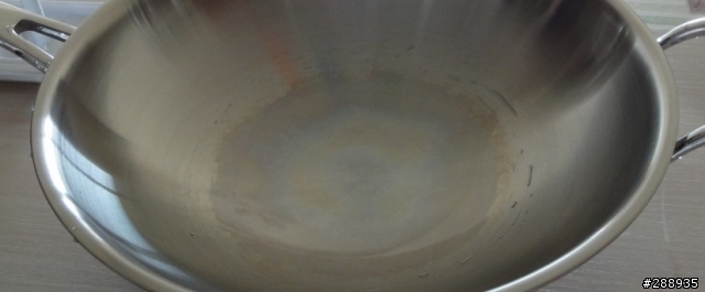 請問不銹鋼炒鍋 使用後有明顯色塊 [已解決]
