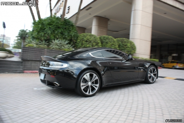 V12 Vantage