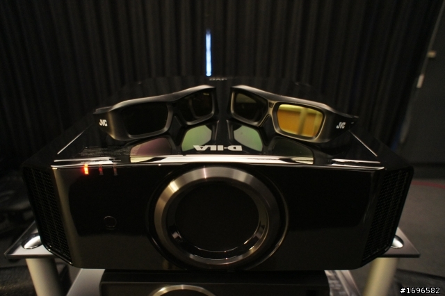 首批量產的3D投影機JVC DLA-X3~超高真實對比終於到貨嘍!!(簡易開箱)