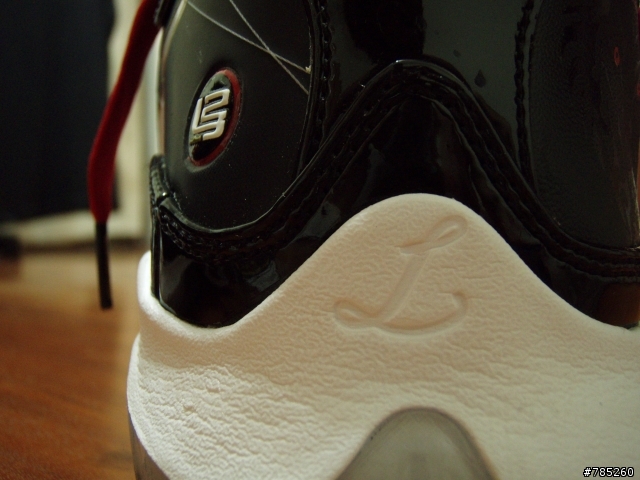 [分享]一雙定價5200的籃球鞋.....LEBRON VII P.S.