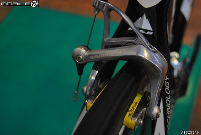 遇見2011年FUJI 首台SST 1.0新車架...............大崩裂登場!!!