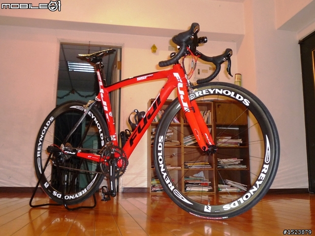 遇見2011年FUJI 首台SST 1.0新車架...............大崩裂登場!!!