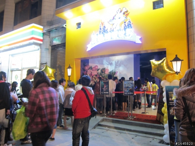 [景點] 板橋南雅夜市  孕龍娛樂世界Mega 3D 360電影院