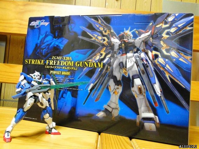 PG Strike Freedom 攻擊自由鋼彈 開箱+素組