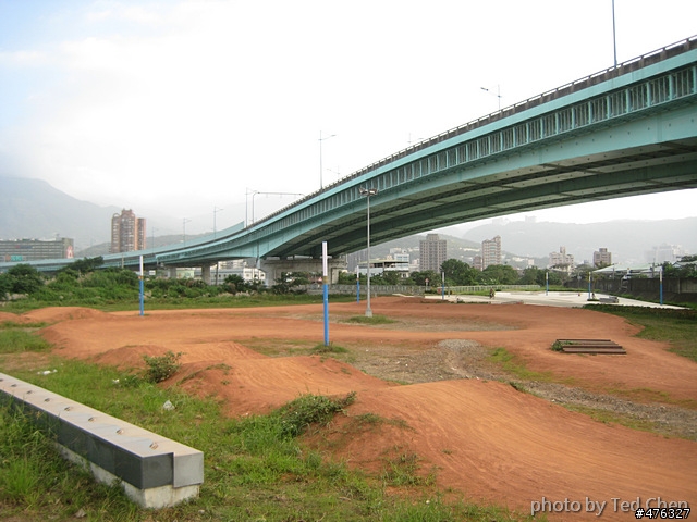 在台北市也能體驗騎乘土坡越野車道的樂趣