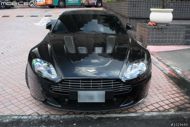 V12 Vantage