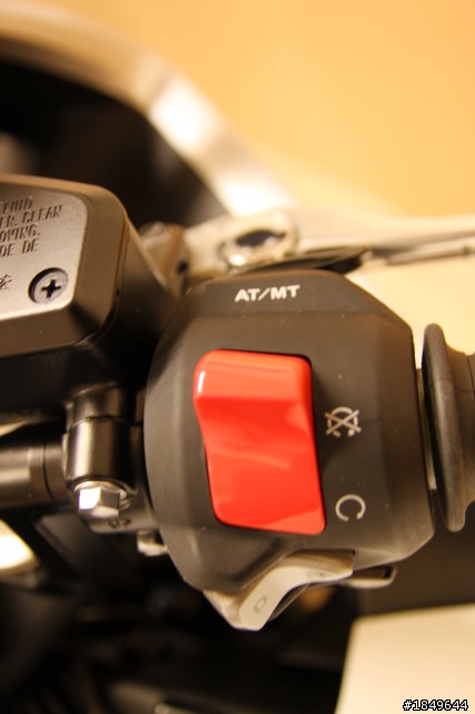 HONDA VFR 1200F 伊森不專業開箱文PART 1