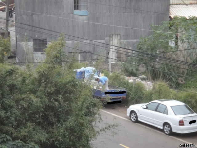 疑似傾倒建築用廢棄物?
