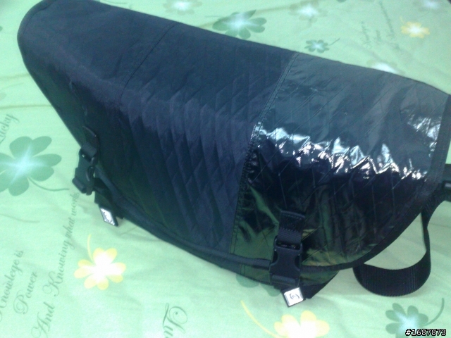 [開箱]TIMBUK2 Classic Lightweight Xpac Messenger-XPac Fabric