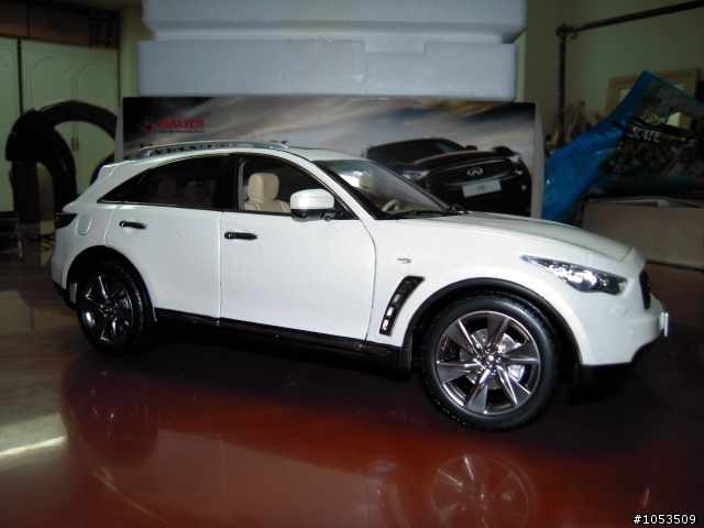 1/18 INFINITI NEW FX-50S 合金模型車