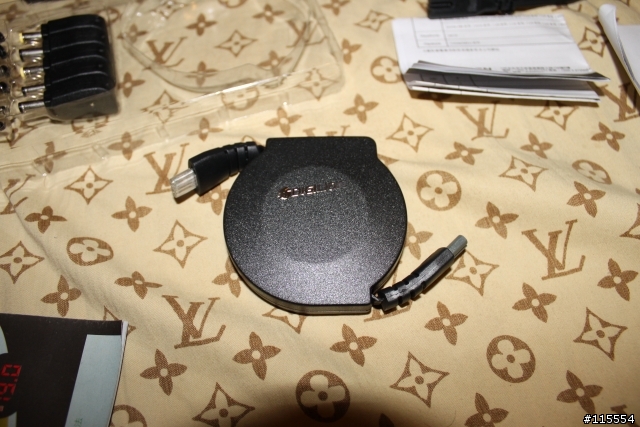 [開箱]"良興電子"慘劇之輕薄萬用變壓器Dazzle S100[U36絕配]