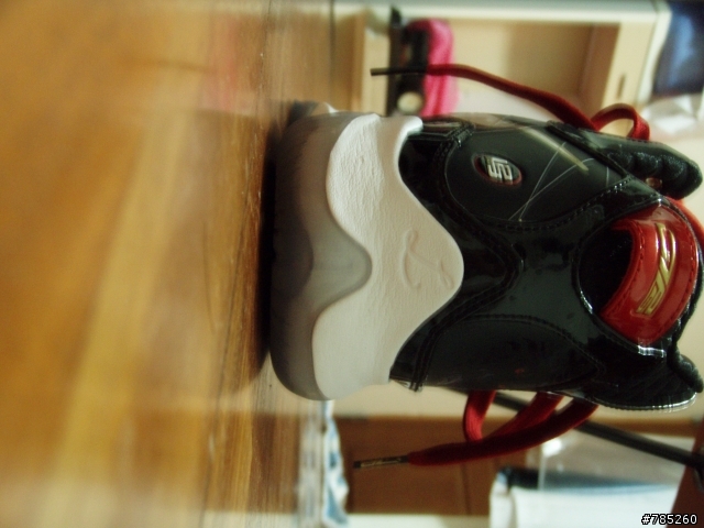 [分享]一雙定價5200的籃球鞋.....LEBRON VII P.S.