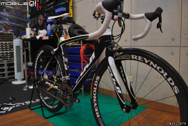 遇見2011年FUJI 首台SST 1.0新車架...............大崩裂登場!!!