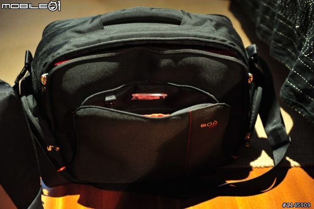 [宅男救星] Booq Cobra Brief L 電腦包