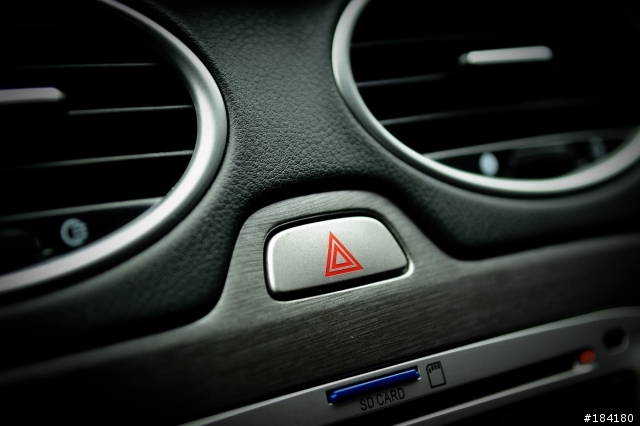 [開箱]Ford Focus 4D 豪華版