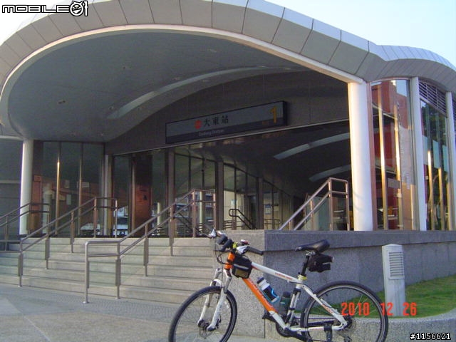 高雄市捷運紅線和橘線各站巡禮