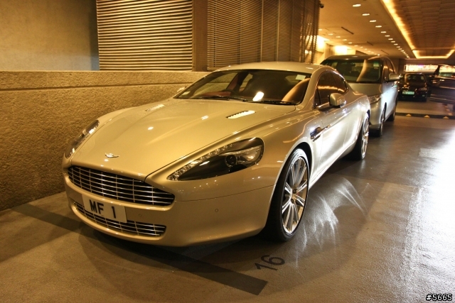 <分享>香港巧遇Aston Martin Rapide, Bently