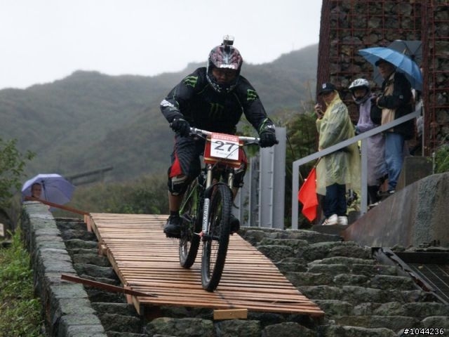 2011/01/08 Specialized 黃金小鎮精英下坡賽 照片