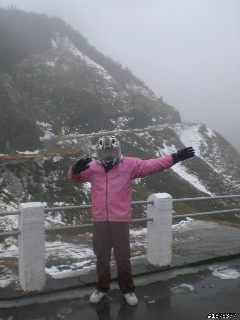 1/21 終於衝上去合歡山 武嶺了   都是雪