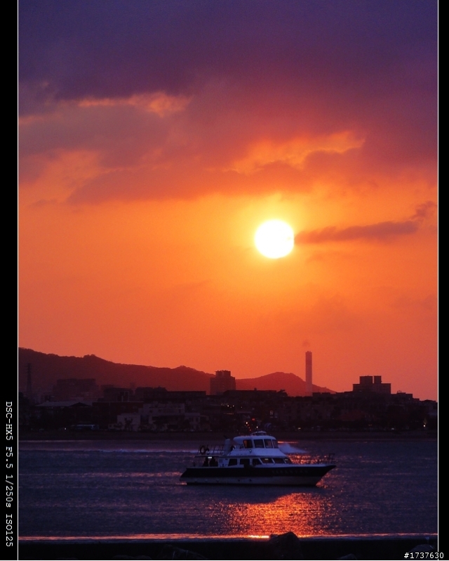 2010年最後一次以及2011年第一天的淡水夕照（使用相機HX5）