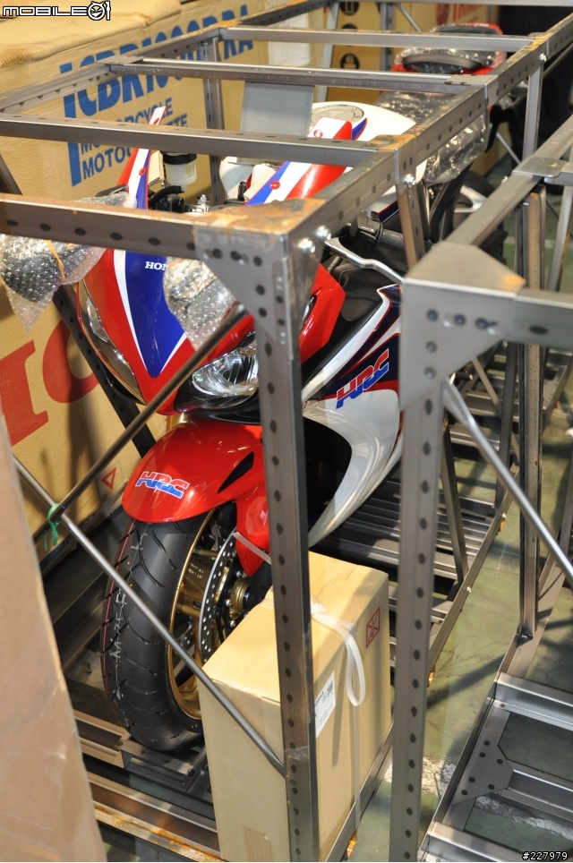 [低調的華麗] (照片更新)HONDA CBR1000RR HRC彩繪版