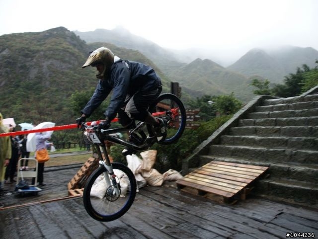 2011/01/08 Specialized 黃金小鎮精英下坡賽 照片