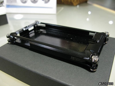 [分享] 日本 FACTRON DESIGN I PHONE4 金屬手機殼(一點也不想開箱的開箱文)