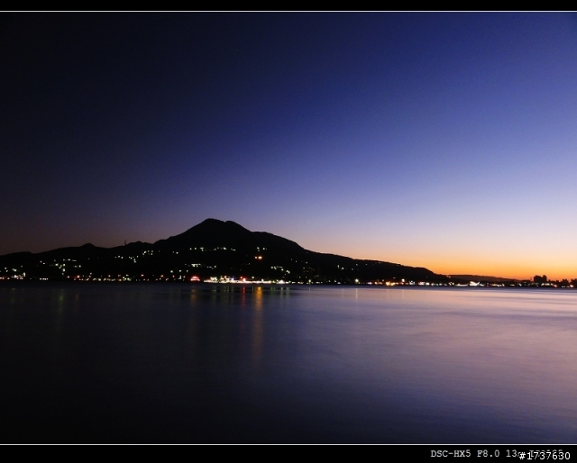 2010年最後一次以及2011年第一天的淡水夕照（使用相機HX5）