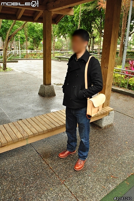 【原創手工皮件】(內部公開) 細皮嫩肉白皙皙 手工皮革郵差包