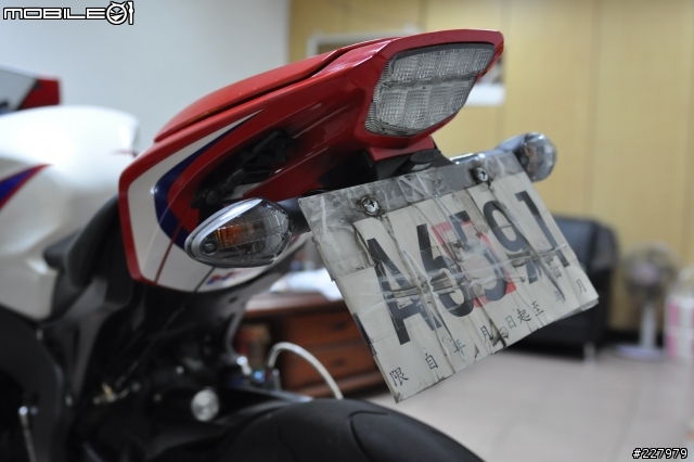 [低調的華麗] (照片更新)HONDA CBR1000RR HRC彩繪版