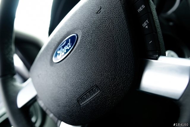 [開箱]Ford Focus 4D 豪華版