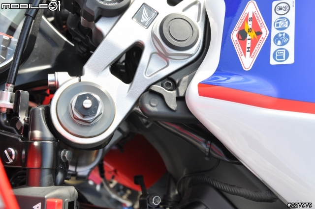 [低調的華麗] (照片更新)HONDA CBR1000RR HRC彩繪版