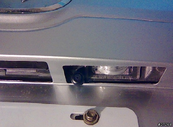 [DIY分享] 馬五倒車鏡頭的埋線