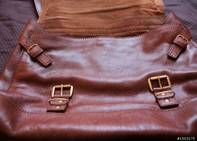 分享: YSL Montmartre messenger