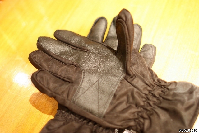[抱怨]snow travel 防水手套 支持台灣品牌...品質??