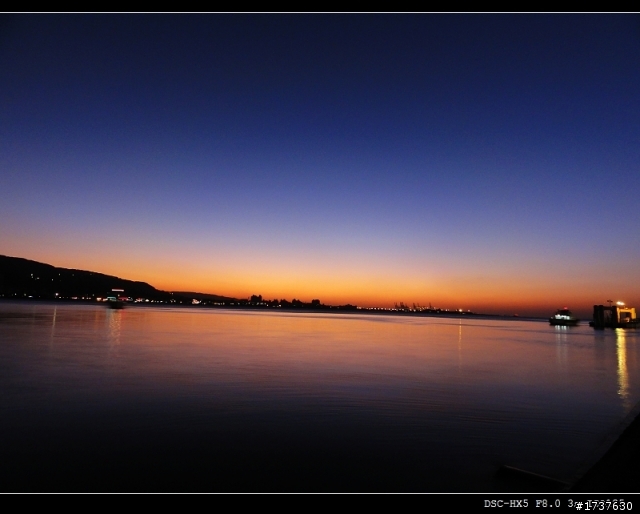 2010年最後一次以及2011年第一天的淡水夕照（使用相機HX5）