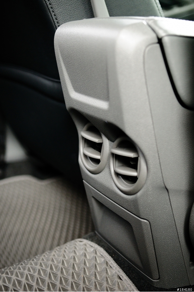 [開箱]Ford Focus 4D 豪華版