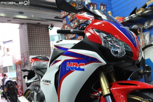 [低調的華麗] (照片更新)HONDA CBR1000RR HRC彩繪版