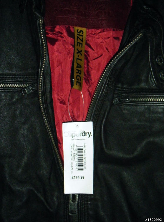 請前輩幫忙尋找 此款SUPERDRY  皮衣何處買