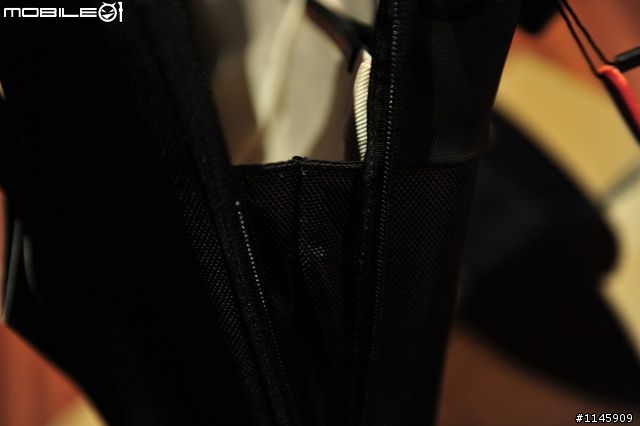 [宅男救星] Booq Cobra Brief L 電腦包